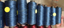 Carica l'immagine nel visualizzatore di Gallery, Rocchetto di rayon puro, 25g.