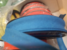 Carica l'immagine nel visualizzatore di Gallery, Sbieco 100% cotone in rotoli di 20 m, per varie utilizzazioni. 50 g.
