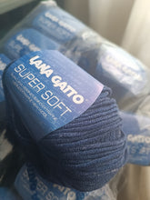 Carica l'immagine nel visualizzatore di Gallery, Pura lana Super Soft Gatto, confezione da 500g.