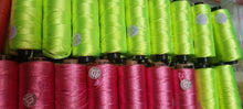 Carica l'immagine nel visualizzatore di Gallery, Rocchetto di rayon puro, 25g.