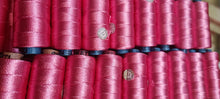 Carica l'immagine nel visualizzatore di Gallery, Rocchetto di rayon puro, 25g.