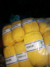 Carica l'immagine nel visualizzatore di Gallery, Misto lana Nevada della Cervinia, ferri 4, 125 m a gomitolo. Confezione da 500g.