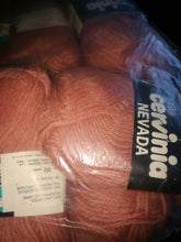 Carica l'immagine nel visualizzatore di Gallery, Misto lana Nevada della Cervinia, ferri 4, 125 m a gomitolo. Confezione da 500g.