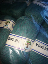 Carica l'immagine nel visualizzatore di Gallery, Misto lana Nevada della Cervinia, ferri 4, 125 m a gomitolo. Confezione da 500g.