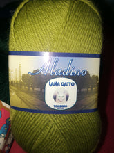 Carica l'immagine nel visualizzatore di Gallery, Aladino misto lana a gomitoli, confezione da 500g.