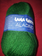 Carica l'immagine nel visualizzatore di Gallery, Aladino misto lana a gomitoli, confezione da 500g.