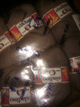 Carica l'immagine nel visualizzatore di Gallery, Aladino misto lana a gomitoli, confezione da 500g.