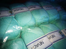 Carica l'immagine nel visualizzatore di Gallery, Misto lana Nevada della Cervinia, ferri 4, 125 m a gomitolo. Confezione da 500g.