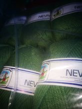 Carica l'immagine nel visualizzatore di Gallery, Misto lana Nevada della Cervinia, ferri 4, 125 m a gomitolo. Confezione da 500g.