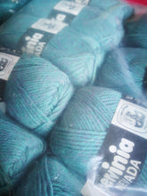 Carica l'immagine nel visualizzatore di Gallery, Misto lana Nevada della Cervinia, ferri 4, 125 m a gomitolo. Confezione da 500g.