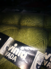 Carica l'immagine nel visualizzatore di Gallery, Misto lana Nevada della Cervinia, ferri 4, 125 m a gomitolo. Confezione da 500g.