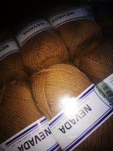 Carica l'immagine nel visualizzatore di Gallery, Misto lana Nevada della Cervinia, ferri 4, 125 m a gomitolo. Confezione da 500g.