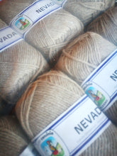 Carica l'immagine nel visualizzatore di Gallery, Misto lana Nevada della Cervinia, ferri 4, 125 m a gomitolo. Confezione da 500g.
