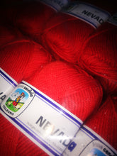 Carica l'immagine nel visualizzatore di Gallery, Misto lana Nevada della Cervinia, ferri 4, 125 m a gomitolo. Confezione da 500g.