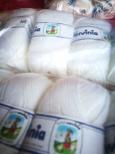 Carica l'immagine nel visualizzatore di Gallery, Misto lana Nevada della Cervinia, ferri 4, 125 m a gomitolo. Confezione da 500g.