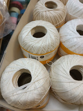 Carica l'immagine nel visualizzatore di Gallery, Puro cotone Puppets Eldorado in gomitoli di 100g.