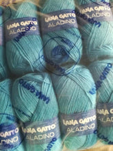 Carica l'immagine nel visualizzatore di Gallery, Aladino misto lana a gomitoli, confezione da 500g.