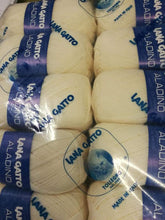 Carica l'immagine nel visualizzatore di Gallery, Aladino misto lana a gomitoli, confezione da 500g.