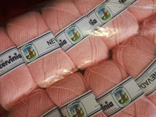 Carica l'immagine nel visualizzatore di Gallery, Misto lana Nevada della Cervinia, ferri 4, 125 m a gomitolo. Confezione da 500g.