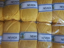 Carica l'immagine nel visualizzatore di Gallery, Misto lana Nevada della Cervinia, ferri 4, 125 m a gomitolo. Confezione da 500g.