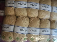 Carica l'immagine nel visualizzatore di Gallery, Misto lana Nevada della Cervinia, ferri 4, 125 m a gomitolo. Confezione da 500g.