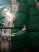 Carica l'immagine nel visualizzatore di Gallery, Misto lana Nevada della Cervinia, ferri 4, 125 m a gomitolo. Confezione da 500g.