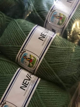 Carica l'immagine nel visualizzatore di Gallery, Misto lana Nevada della Cervinia, ferri 4, 125 m a gomitolo. Confezione da 500g.