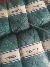 Carica l'immagine nel visualizzatore di Gallery, Misto lana Nevada della Cervinia, ferri 4, 125 m a gomitolo. Confezione da 500g.