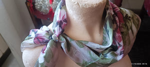 Foulard vintage con ferma foulard in rodio. 150 g.