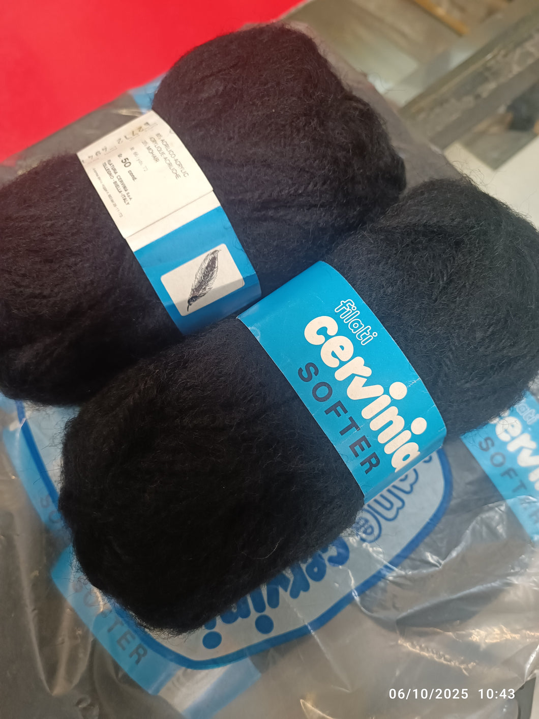Softer Cervinia , nero, misto mohair e acrilico, ferri 6/7. 500 g.