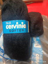 Carica l&#39;immagine nel visualizzatore di Gallery, Softer Cervinia , nero, misto mohair e acrilico, ferri 6/7. 500 g.

