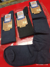 Carica l'immagine nel visualizzatore di Gallery, Calza di alta classe DeBert, "La Confortevole" riposante e defatigante, cotone e lycra dentro e cotone caldo fuori, taglia II(42/43)) e tagliaI (41/42). Colore blu e nero. 80 g.
