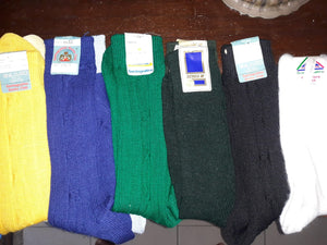 Stock di 143 paia di calze lunghe e corte, dal cotone alla lana, uomo(66 paia), donna, ragazzo/a, taglie e colori assortiti. 6,5 kg.