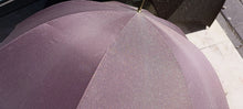 Carica l&#39;immagine nel visualizzatore di Gallery, Due ombrelli, uomo e donna, vintage, tessuto con lurex. 1 kg.
