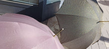 Carica l&#39;immagine nel visualizzatore di Gallery, Due ombrelli, uomo e donna, vintage, tessuto con lurex. 1 kg.
