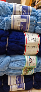 Una selezione di misto lana Gatto e Cervinia, 2/25, blu, bluette due celeste. 4kg.