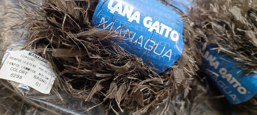 Filato moda Managua Lana Gatto, colore tortora, poliammide, nylon e poliestere, per capi e bordi glamour. 500g.