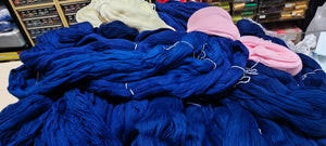 Matasse di lana di Tollegno, 2/25, in mix di blu, azzurro, giallo e rosa, come da foto. 4kg.