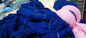 Matasse di lana di Tollegno, 2/25, in mix di blu, azzurro, giallo e rosa, come da foto. 4kg.