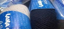 Carica l&#39;immagine nel visualizzatore di Gallery, Misto lana al 70% Asia Gatto in gomitoli da 50g e 91 m, blu(9 gom) e grigio(1gom). 500 g.
