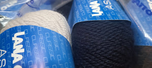 Misto lana al 70% Asia Gatto in gomitoli da 50g e 91 m, blu(9 gom) e grigio(1gom). 500 g.