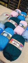 Carica l&#39;immagine nel visualizzatore di Gallery, Un mix di misto lana Aladino Gatto, due gomitoli per colore(colori in foto). 500g.

