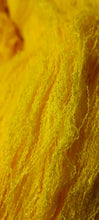 Carica l&#39;immagine nel visualizzatore di Gallery, Matasse di Tollegno di frisè giallo. 1kg.
