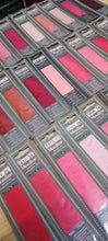 Carica l&#39;immagine nel visualizzatore di Gallery, Una selezione di tonalità di rosa. 30 matassine da 100m di puro cotone Madeira. 100g.
