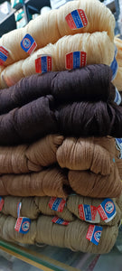 Mix di pura lana e misto lana Cervinia a matasse 2/25. Beige, nocciola, marrone e polenta. 4 kg.