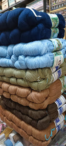 Misto lana Gatto e Cervinia, 2/25, marrone, cammello, blu, verde militare e celeste. Rivista in omaggio 6kg.