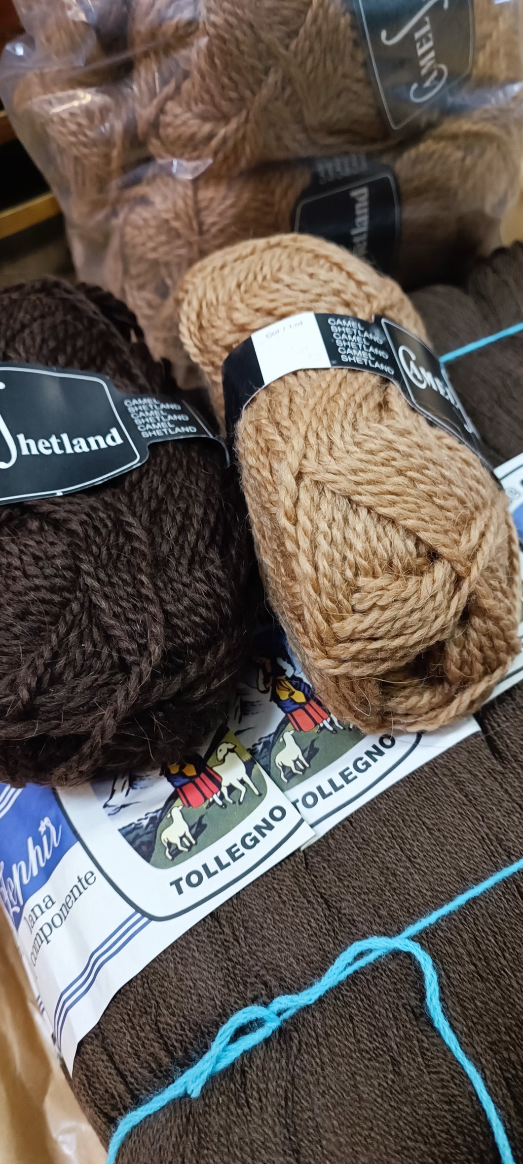 Misto lana Cervinia marrone e Camel Shetland cammello(10 gomitoli + 1 marrone) 1,55 kg