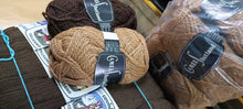 Carica l&#39;immagine nel visualizzatore di Gallery, Misto lana Cervinia marrone e Camel Shetland cammello(10 gomitoli + 1 marrone) 1,55 kg
