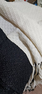 Due scialli vintage di lana e lurex, uno bianco e l'altro nero. 700g.