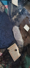 Carica l&#39;immagine nel visualizzatore di Gallery, Sei velette vintage di tulle, 50 x100cm., dal panna al nero. 100g.

